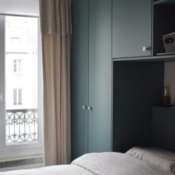 Dulong_Mathilde Gudefin Interiors©_Blue wardrobe and linen bed